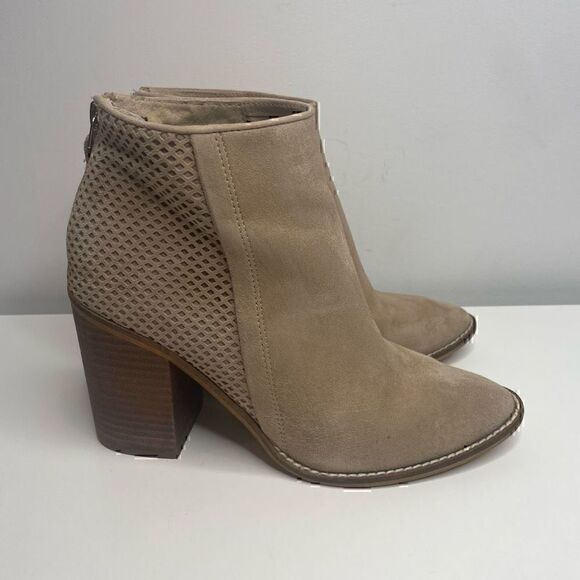 Steve Madden Tan Suede Boots Replay Heeled Ankle Size 8 Taupe Beige - Picture 1 of 8